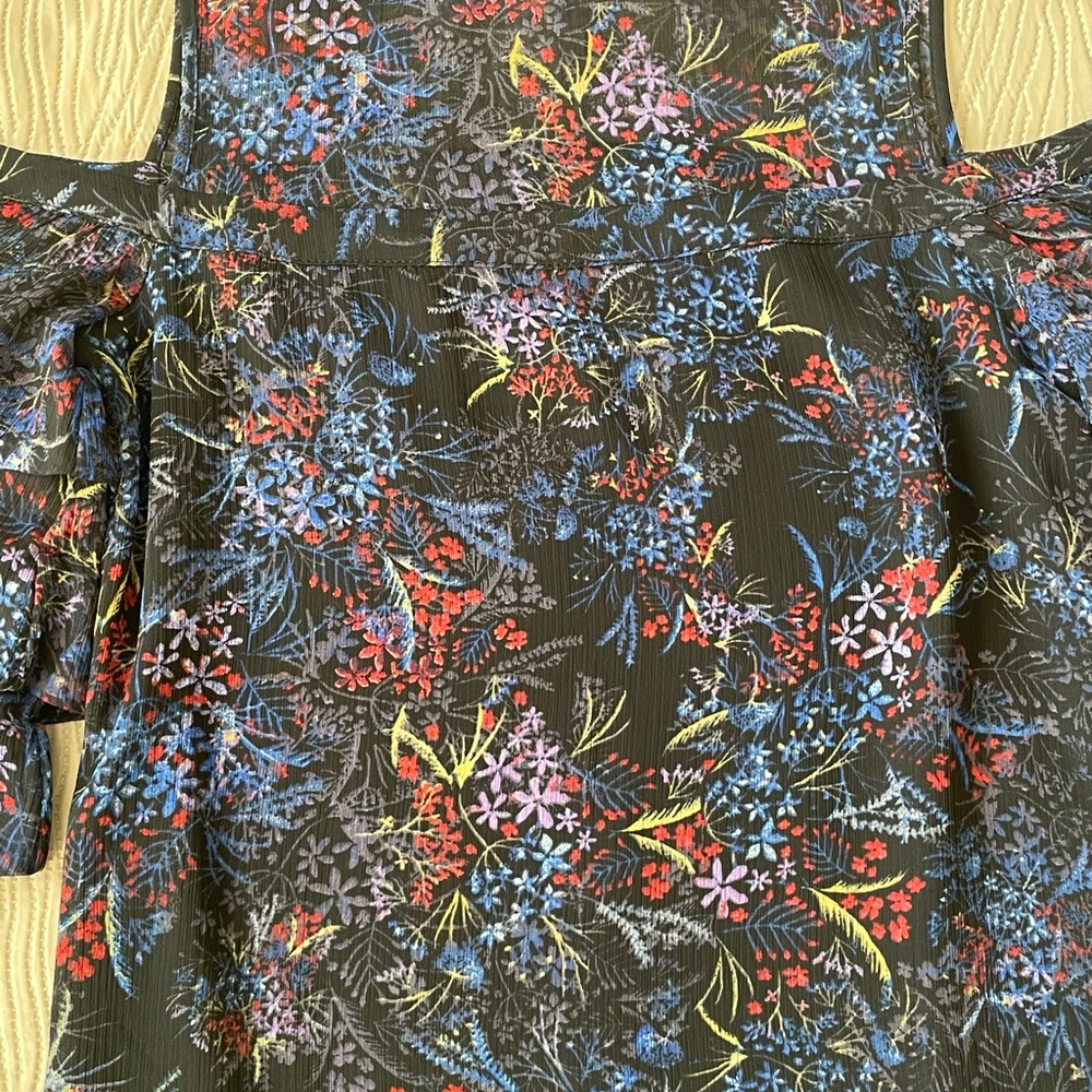 H&M Cold Shoulder Top - Picture 2 of 8